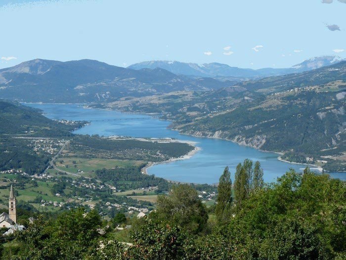 Lac de Serre-Ponçon vu depuis les gîtes
